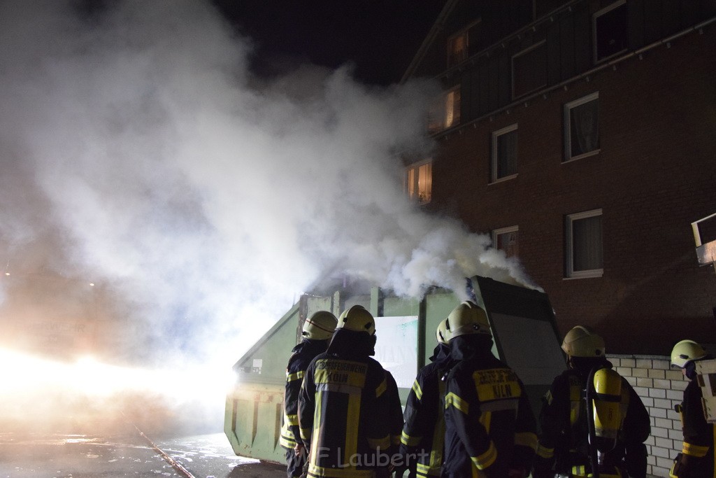 Feuer Papp Presscontainer Koeln Hoehenberg Bochumerstr P209.JPG - Miklos Laubert